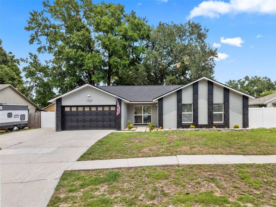 Property photo for 1727 TALLOWTREE CIRCLE, Valrico, FL
