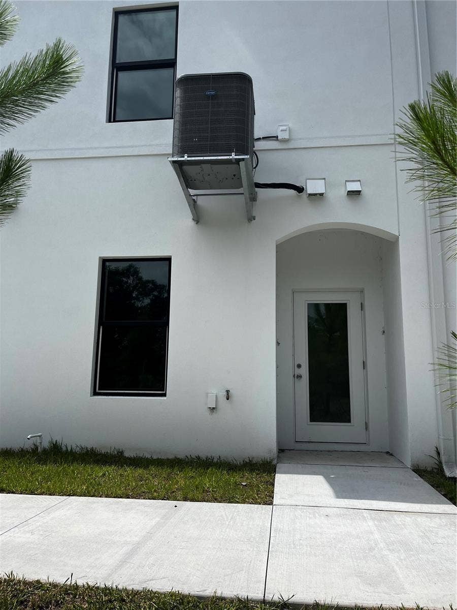 4363 CAMBIO GARDENS COURT, Tampa, FL 33610 4363 CAMBIO GARDENS COURT, Tampa, FL 33610