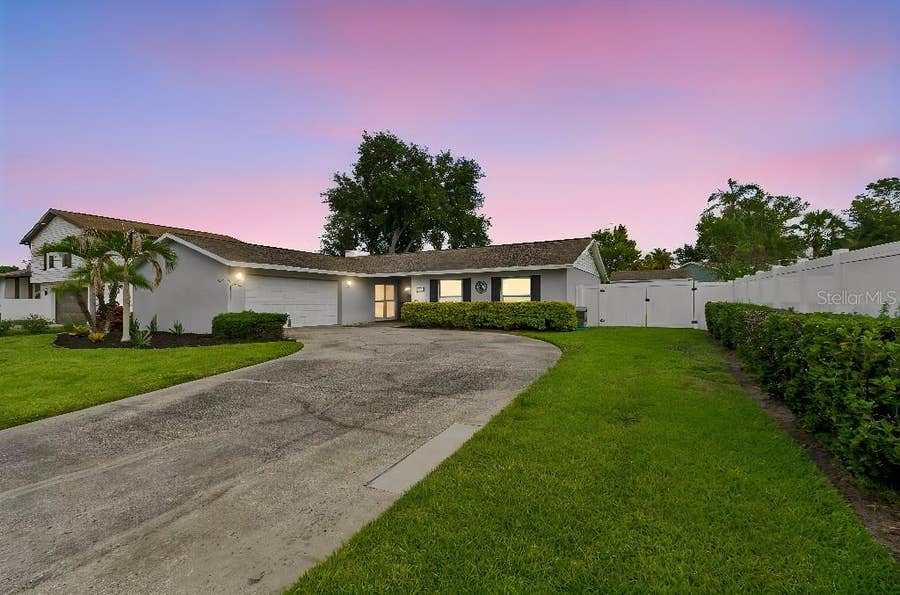 Property photo for 4009 MOUNTAIN SPRINGS LANE, Tampa, FL