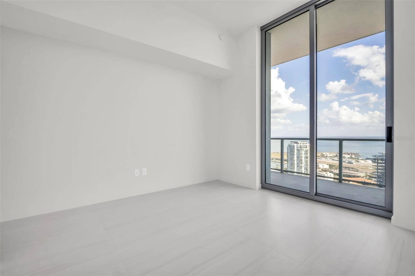 400 CENTRAL AVENUE, #2705, St Petersburg, FL 33701 400 CENTRAL AVENUE, #2705, St Petersburg, FL 33701