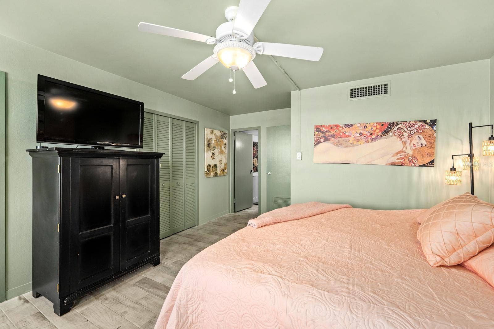 10355 PARADISE BOULEVARD, #512, Treasure Island, FL 33706
