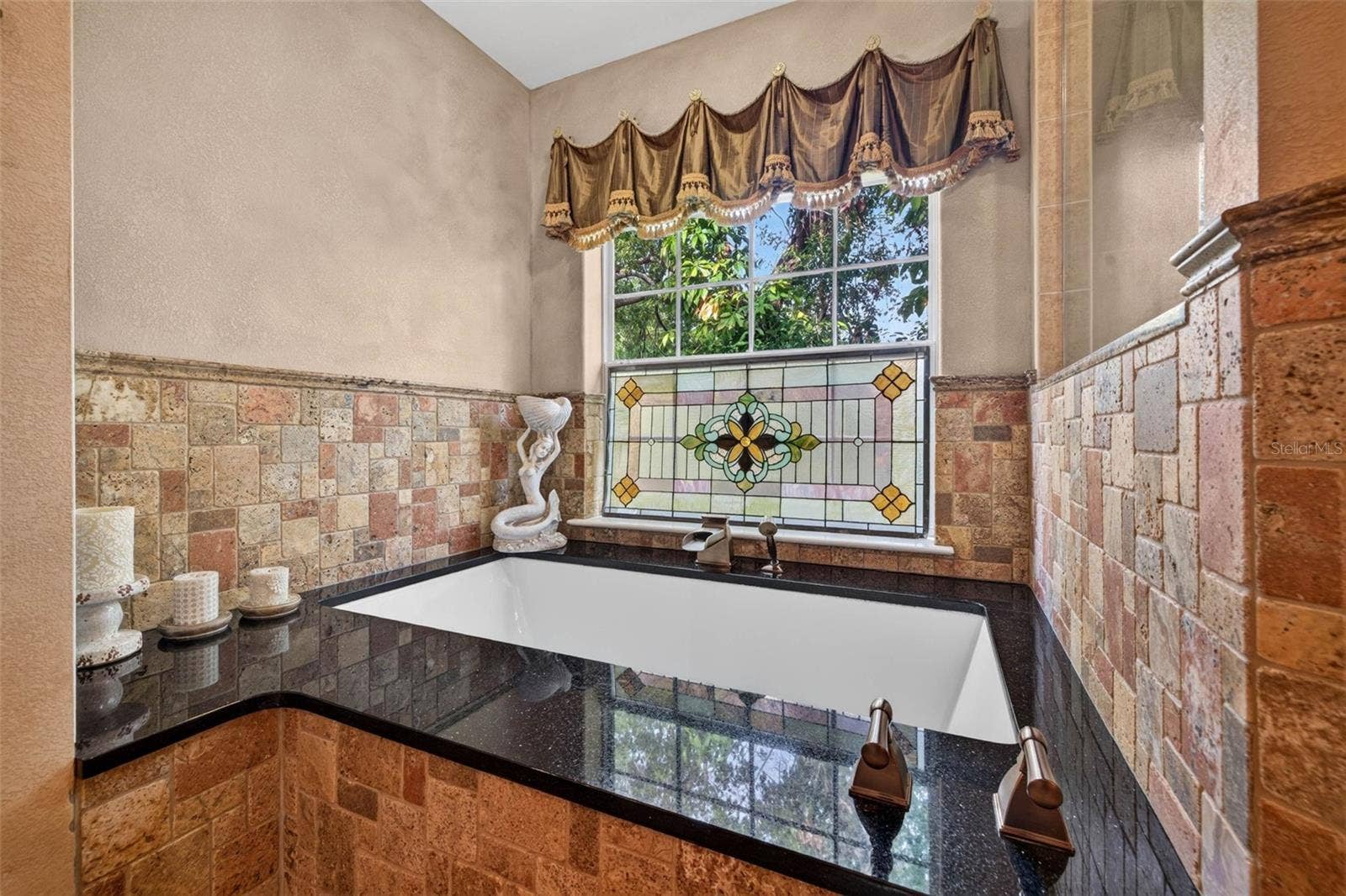 322 ROEBLING ROAD S, Belleair, FL 33756 Soaker Tub In Primary Bathroom