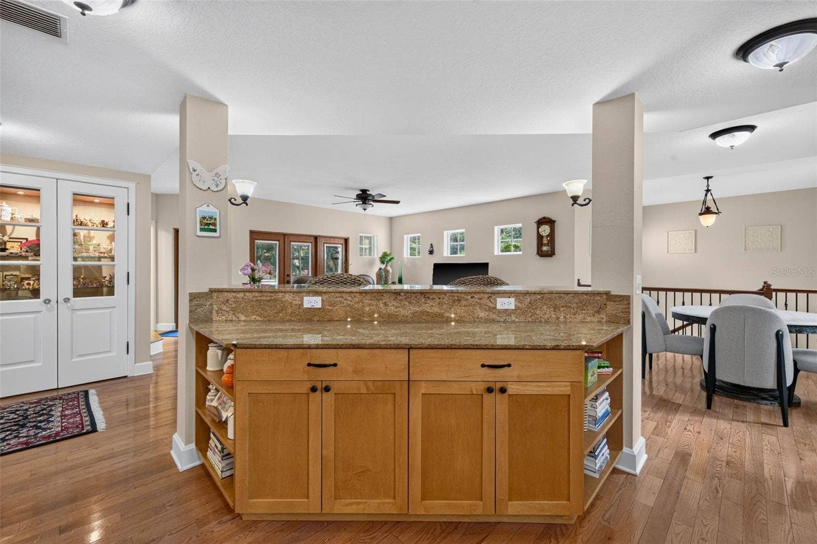 322 ROEBLING ROAD S, Belleair, FL 33756 Opens Into Living Room
