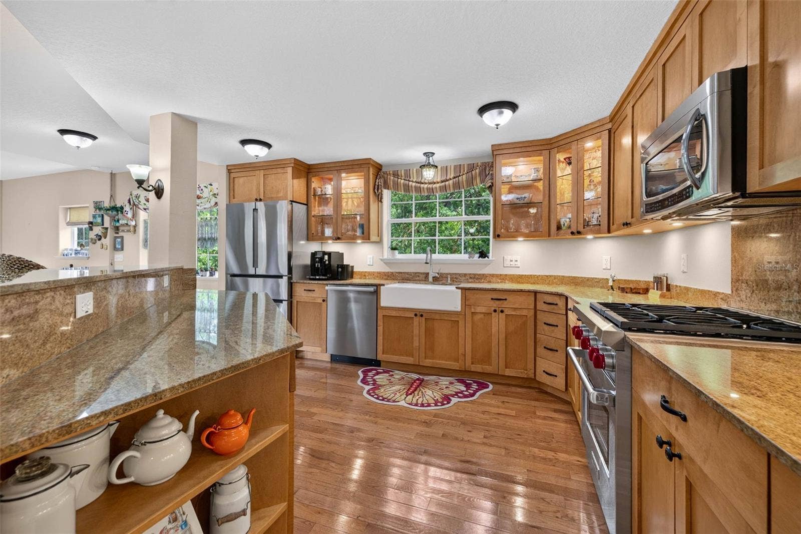 322 ROEBLING ROAD S, Belleair, FL 33756 Ample Cabinet Space