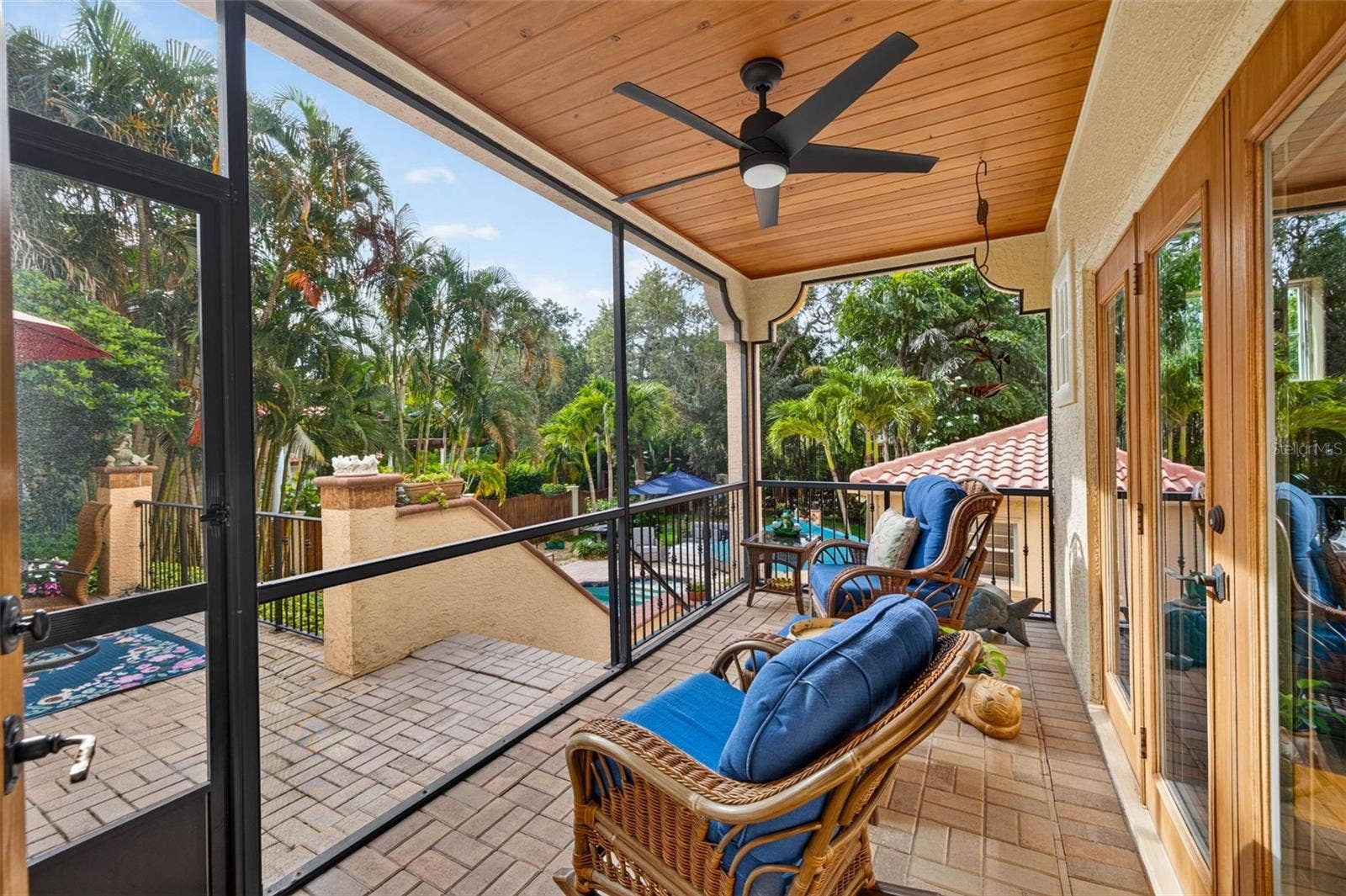 322 ROEBLING ROAD S, Belleair, FL 33756 Screened Porch Off Living Room