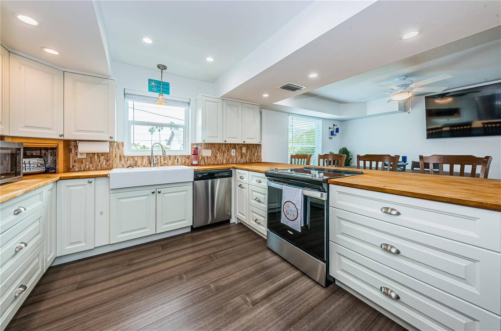 8432 W GULF BOULEVARD, #Jellyfish, Treasure Island, FL 33706 8432 W GULF BOULEVARD, #Jellyfish, Treasure Island, FL 33706