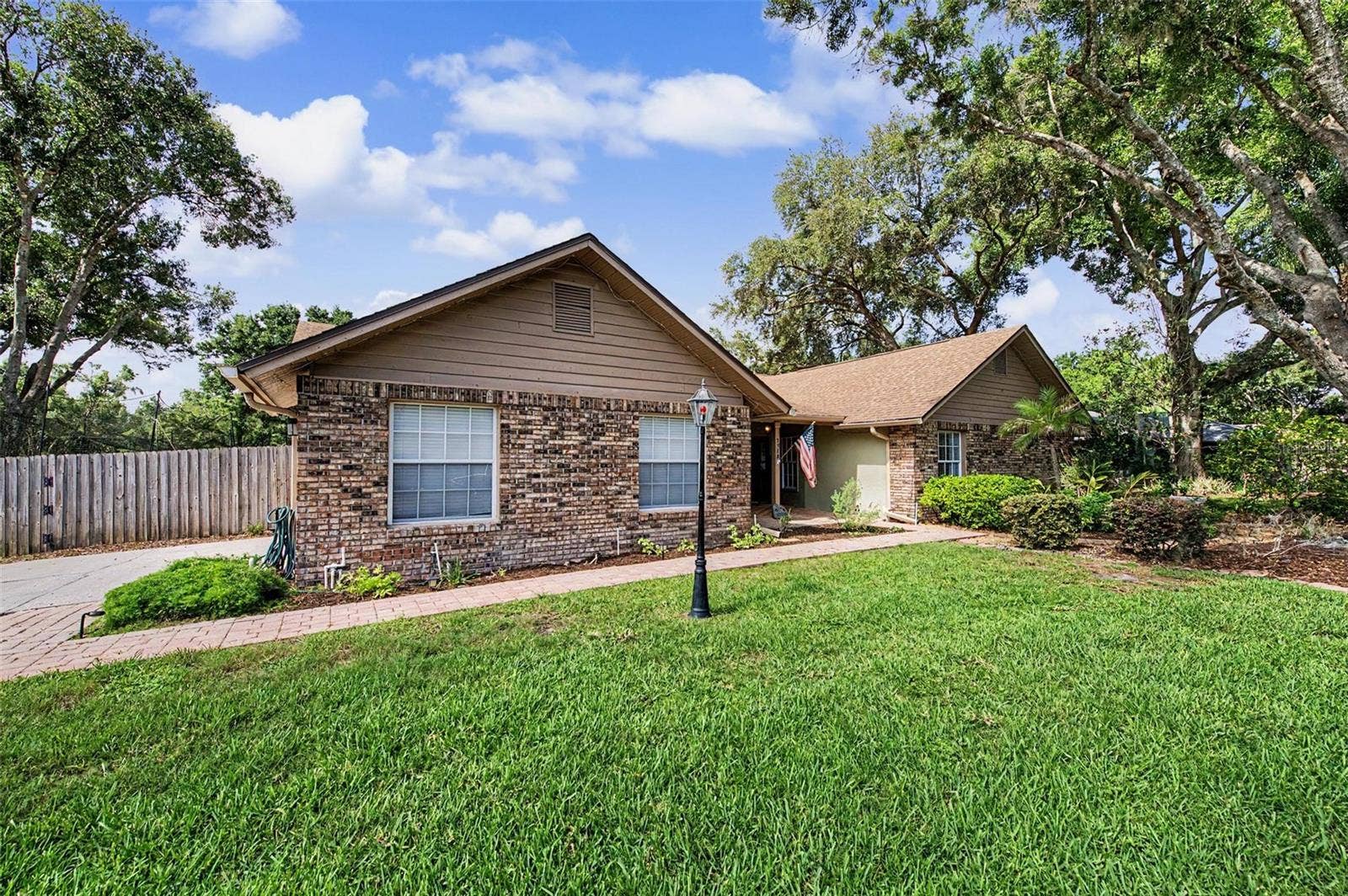 3916 BROOMSEDGE LANE, Valrico, FL 33596 3916 BROOMSEDGE LANE, Valrico, FL 33596