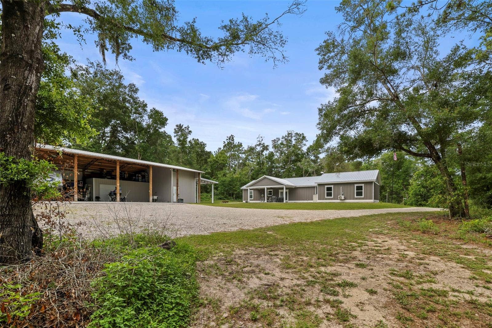 7218 SOUTHEAST AVENUE, Webster, FL 33597 Barn & Back of House