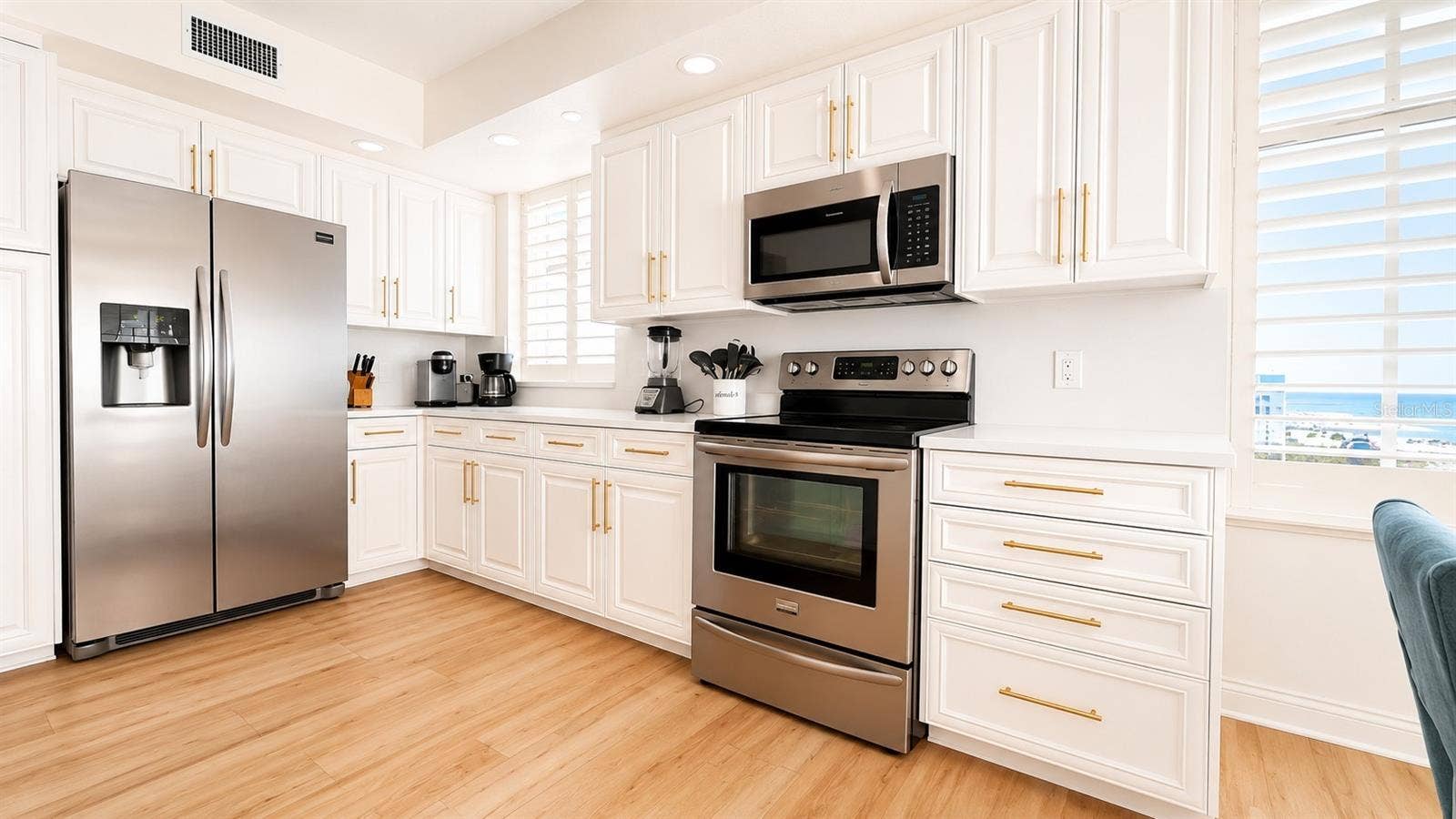 10 PAPAYA STREET, #901, Clearwater Beach, FL 33767
