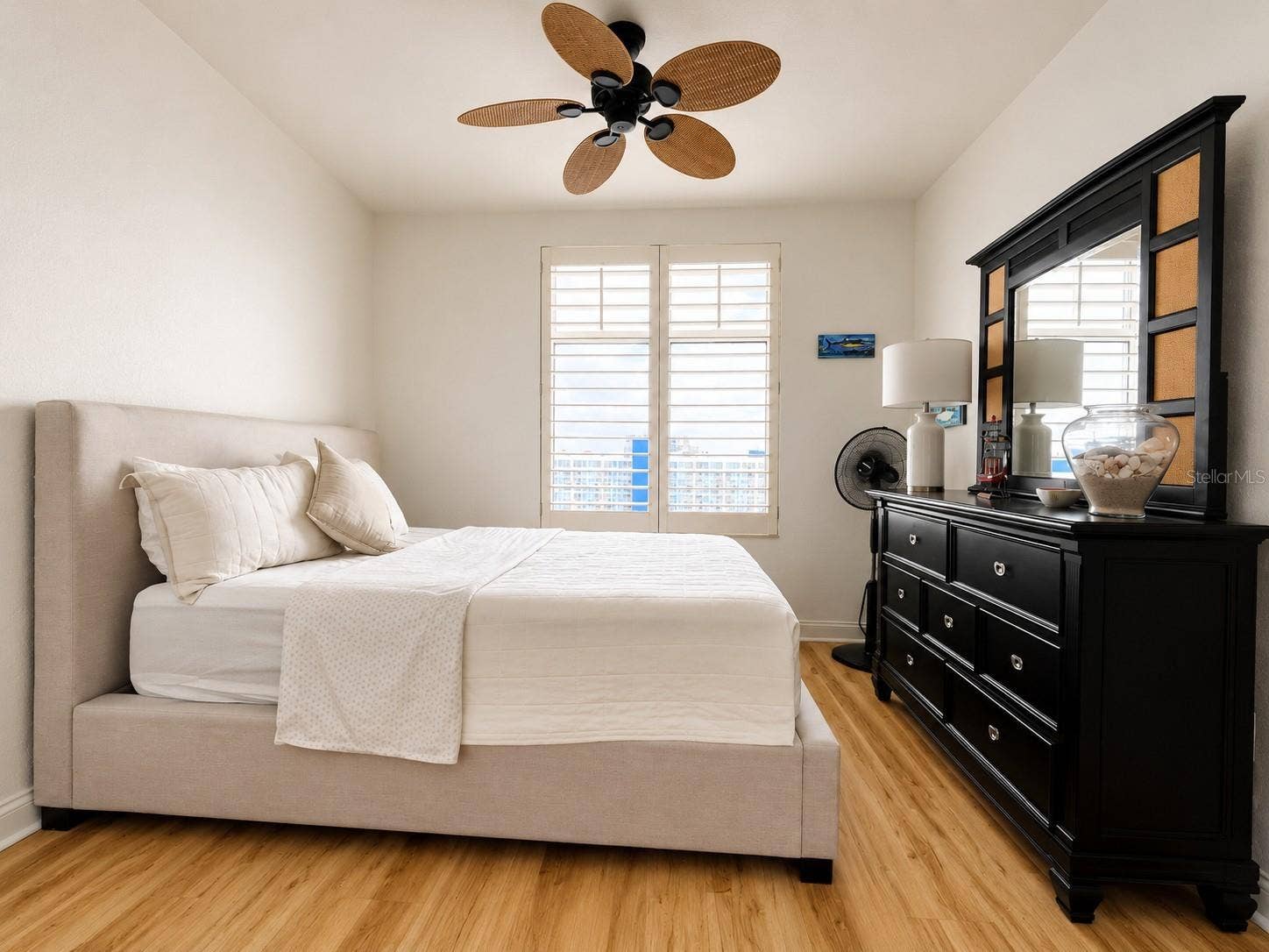 10 PAPAYA STREET, #901, Clearwater Beach, FL 33767