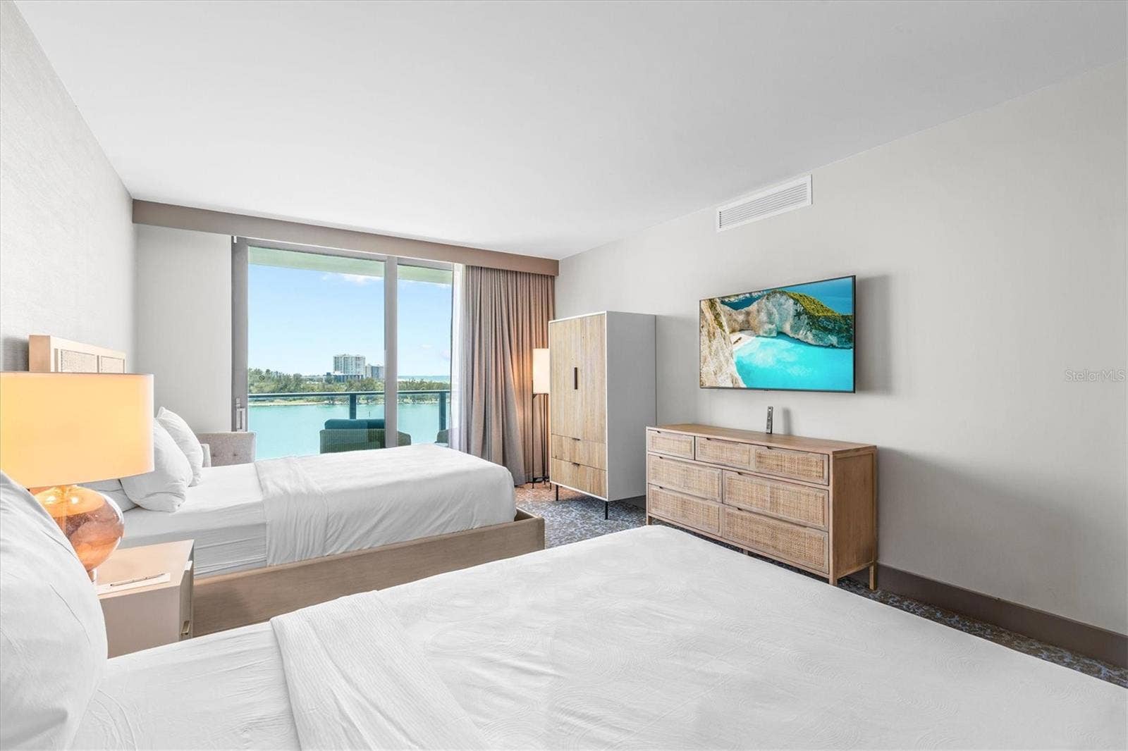 691 S GULFVIEW BOULEVARD, #815, Clearwater Beach, FL 33767 Guest suite with 2 queen beds