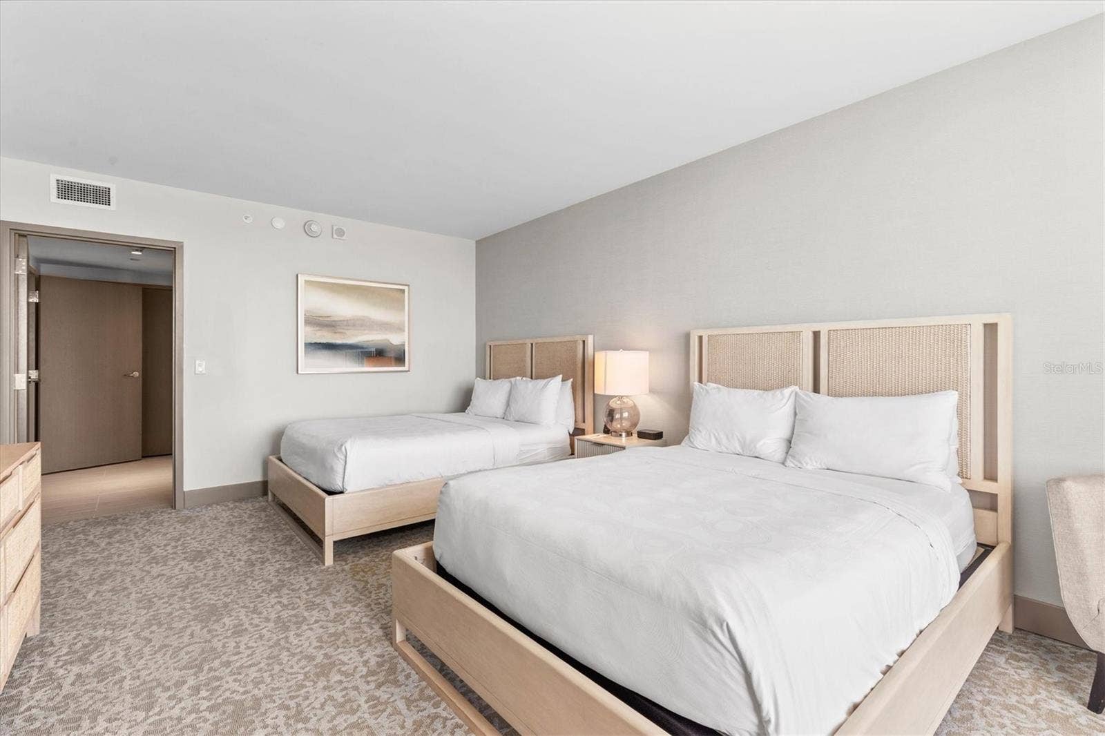691 S GULFVIEW BOULEVARD, #815, Clearwater Beach, FL 33767 Guest suite with 2 queen beds
