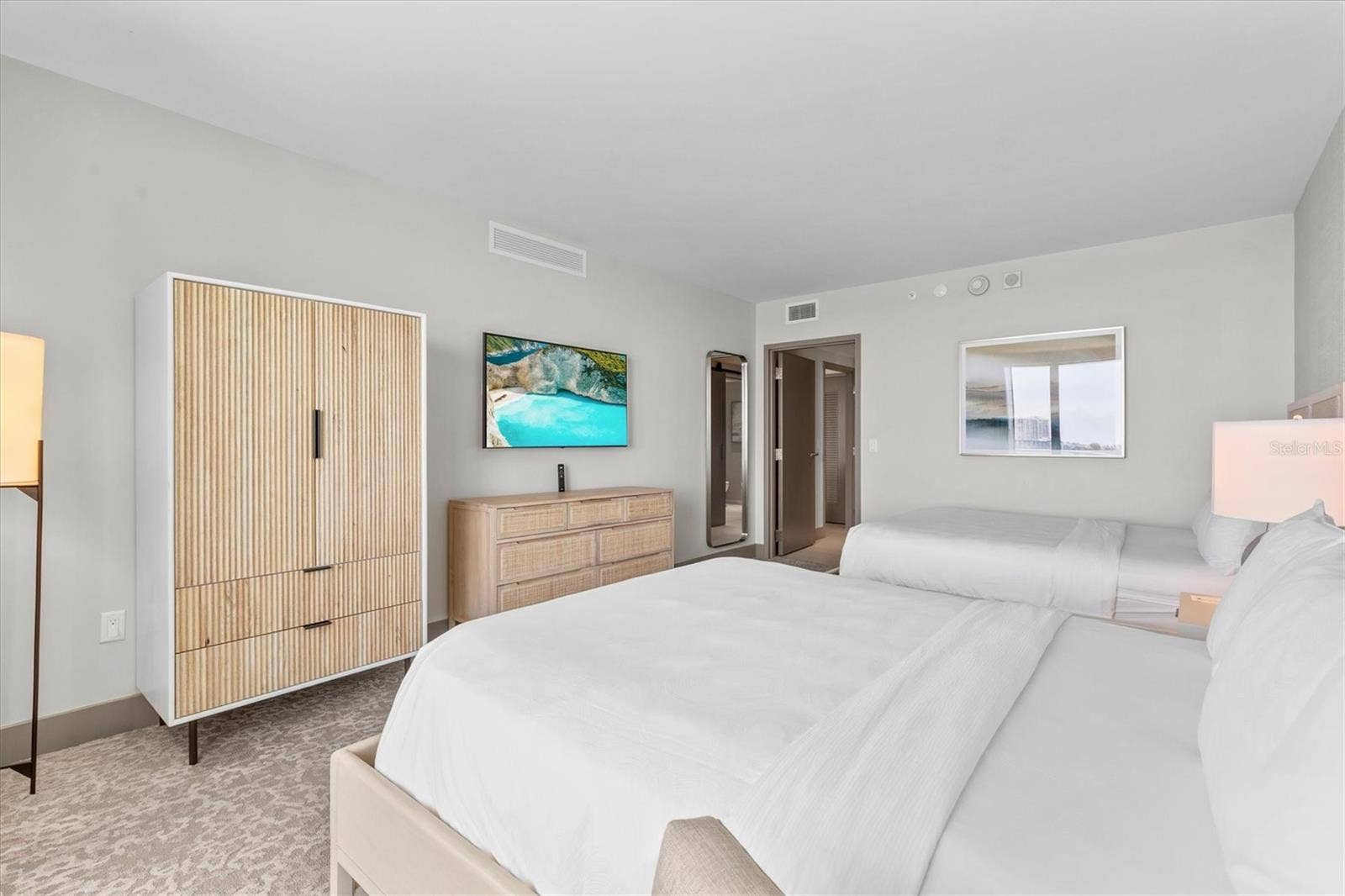 691 S GULFVIEW BOULEVARD, #815, Clearwater Beach, FL 33767 Guest suite with 2 queen beds