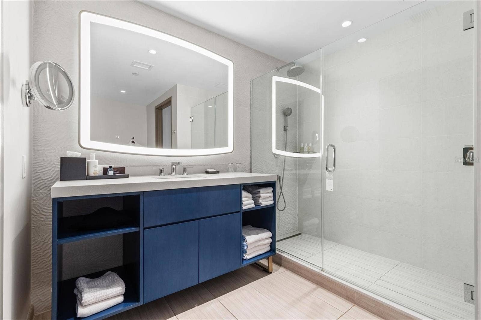 691 S GULFVIEW BOULEVARD, #815, Clearwater Beach, FL 33767 Primary suite spa-like bathroom