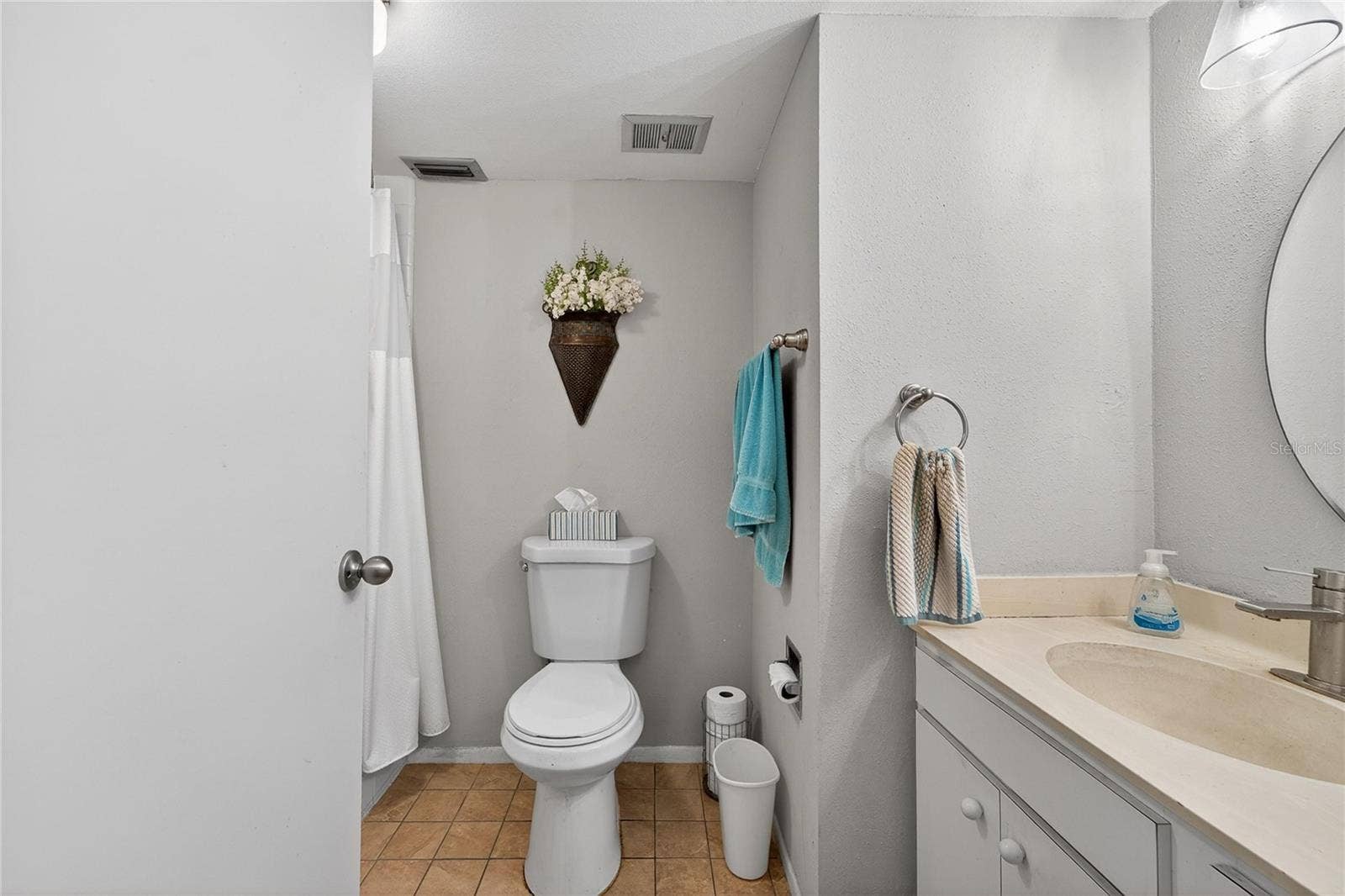 593 LAKESIDE DRIVE, #593, Bradenton, FL 34210 593 LAKESIDE DRIVE, #593, Bradenton, FL 34210