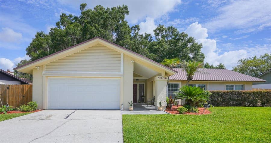 Property photo for 1304 SANDALWOOD DRIVE, Plant City, FL
