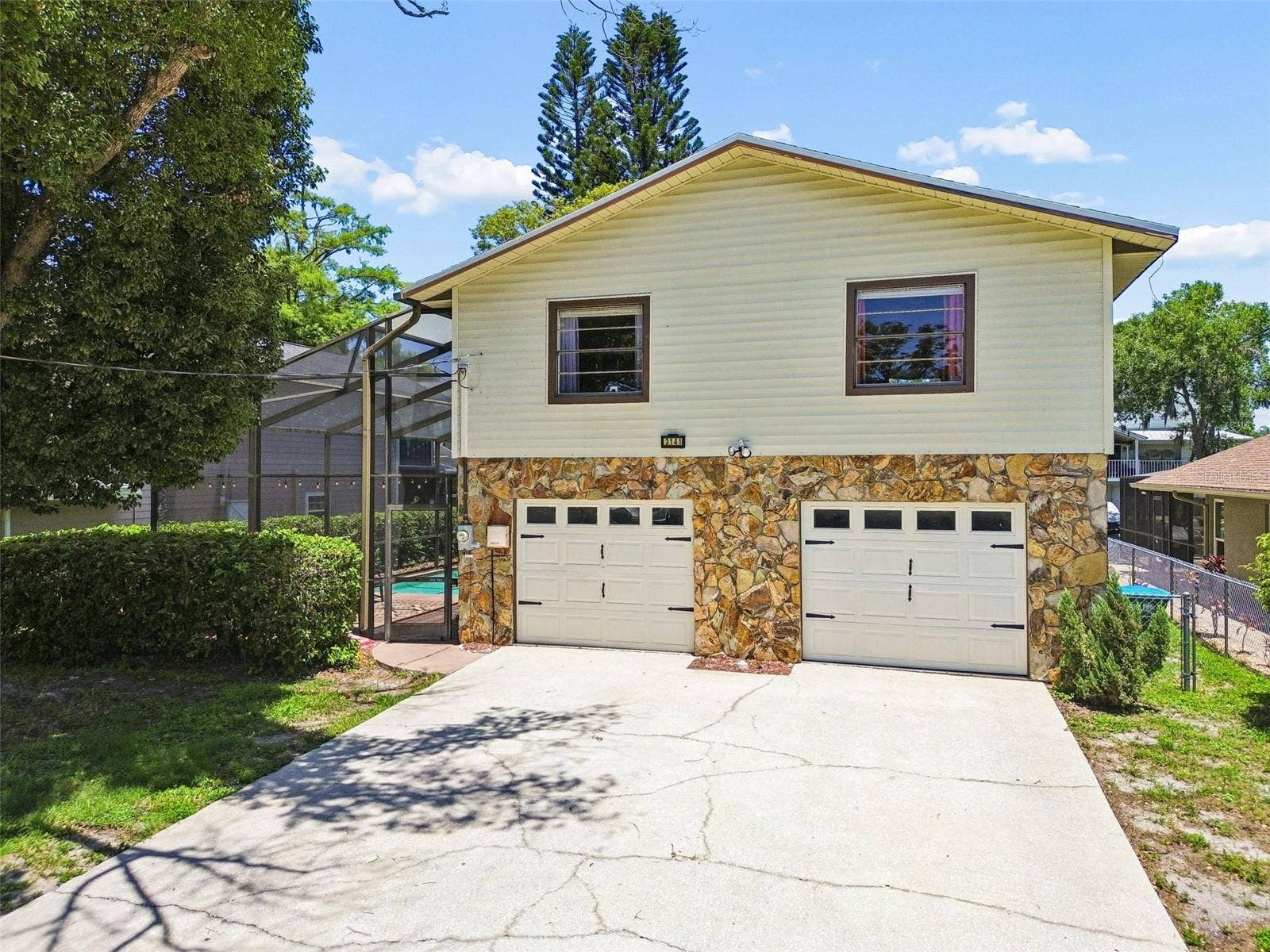 3141 N CANAL DRIVE, Palm Harbor, FL 34684 Welcome home!