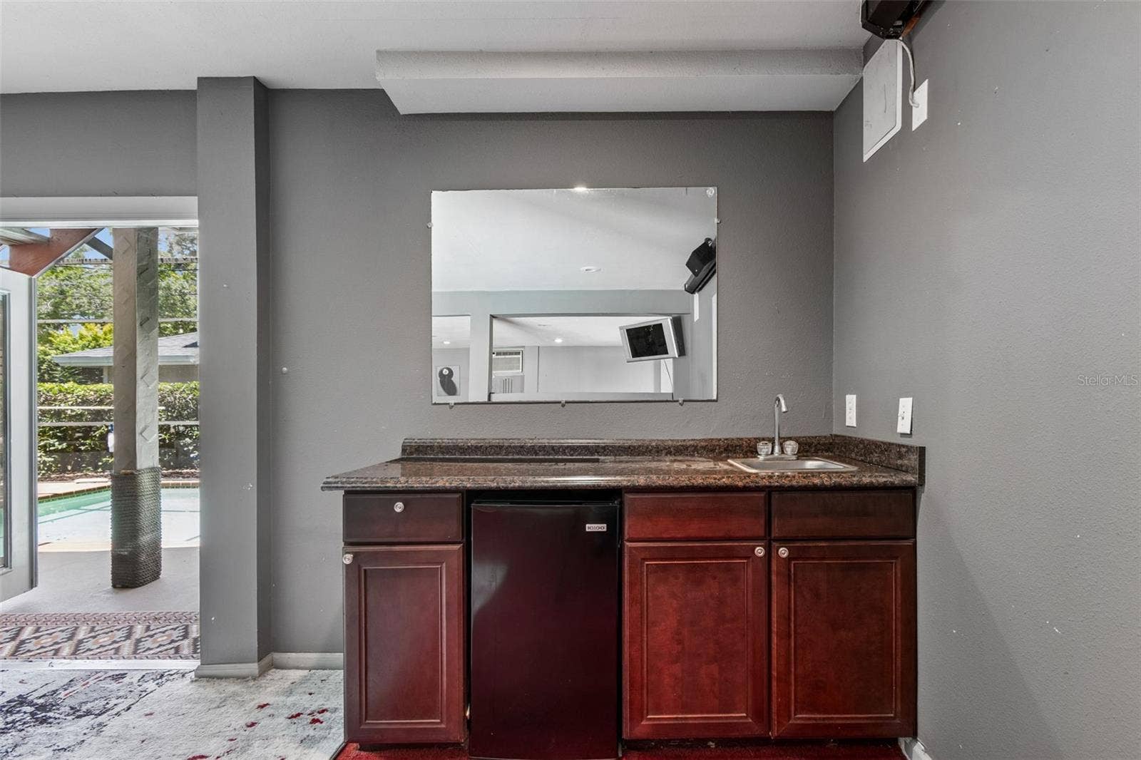 3141 N CANAL DRIVE, Palm Harbor, FL 34684 Wet bar close up.