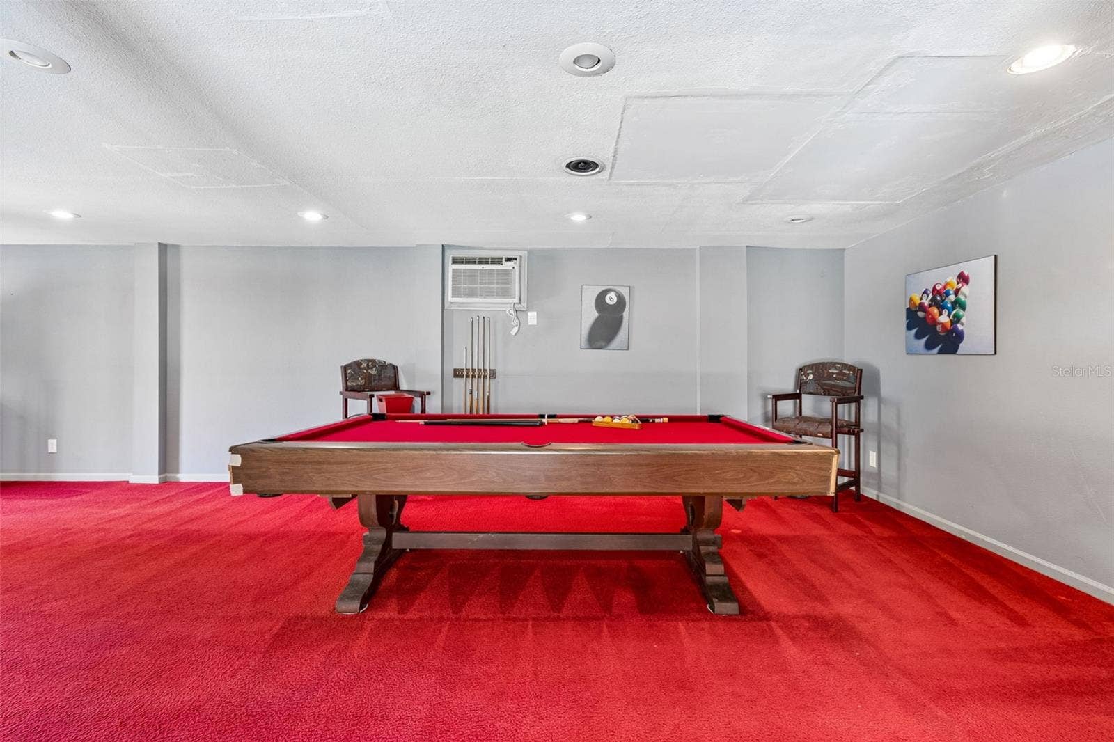 3141 N CANAL DRIVE, Palm Harbor, FL 34684 More fun space. Newer carpet. Recessed lights.