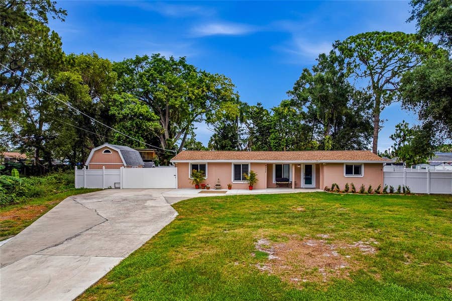 Property photo for 8205 WESTRIDGE DRIVE, Tampa, FL