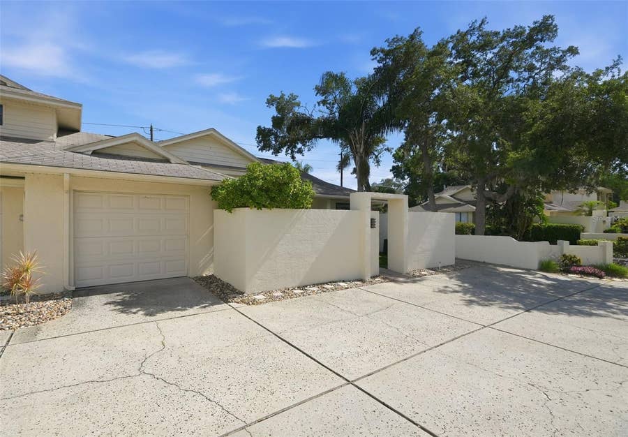 Property photo for 124 COLONY SOUTH DRIVE, Tarpon Springs, FL