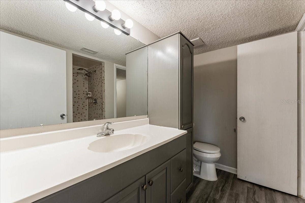 6332 NEWTOWN CIRCLE, #32B5, Tampa, FL 33615 6332 NEWTOWN CIRCLE, #32B5, Tampa, FL 33615