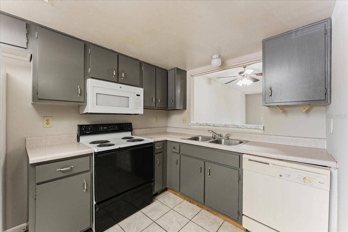 6332 NEWTOWN CIRCLE, #32B5, Tampa, FL 33615 6332 NEWTOWN CIRCLE, #32B5, Tampa, FL 33615