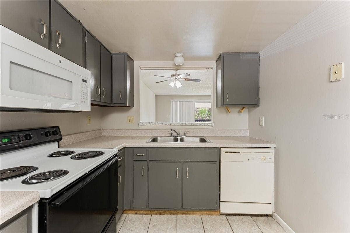6332 NEWTOWN CIRCLE, #32B5, Tampa, FL 33615 6332 NEWTOWN CIRCLE, #32B5, Tampa, FL 33615