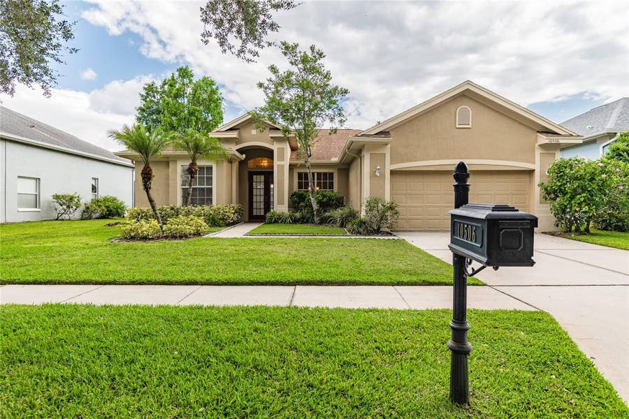 Property photo for 10506 CHELMSFORD WAY, Tampa, FL