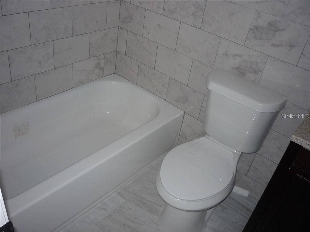 2414 E 8TH AVENUE, Tampa, FL 33605 Bath