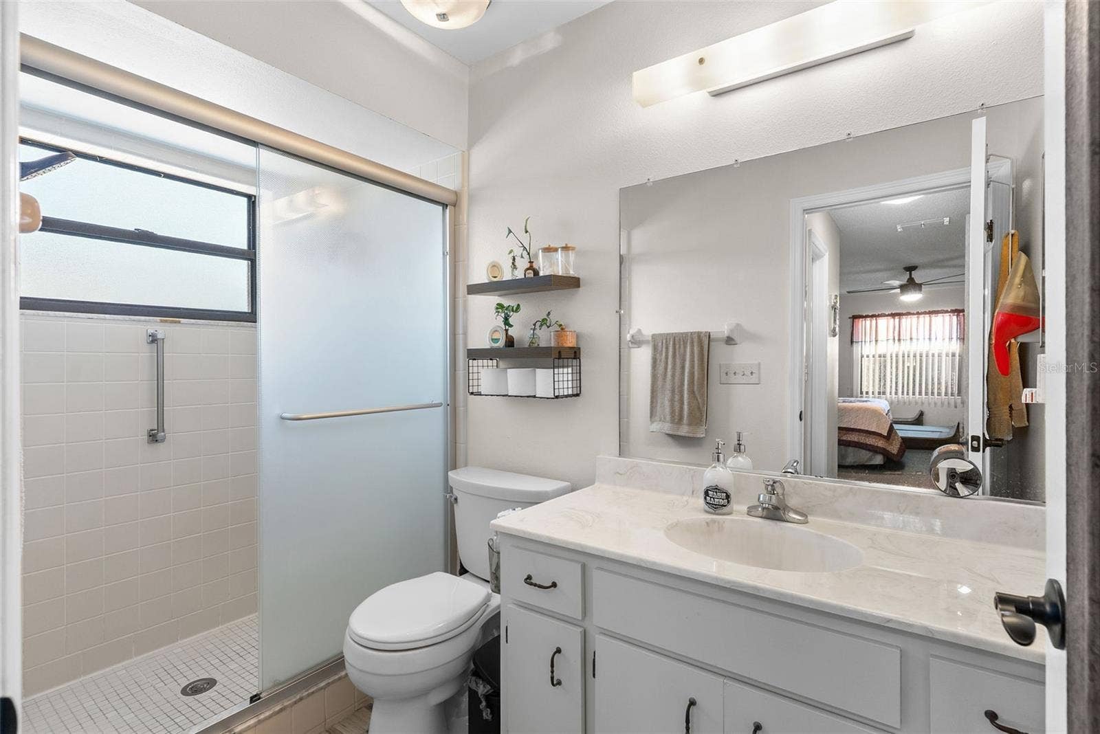 1816 GRANVILLE LANE, Sun City Center, FL 33573 Owners bathroom