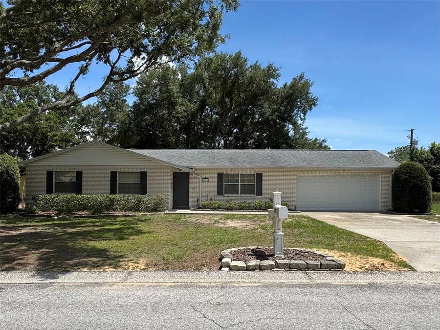 Property photo for 827 STRAWBERRY LANE, Brandon, FL