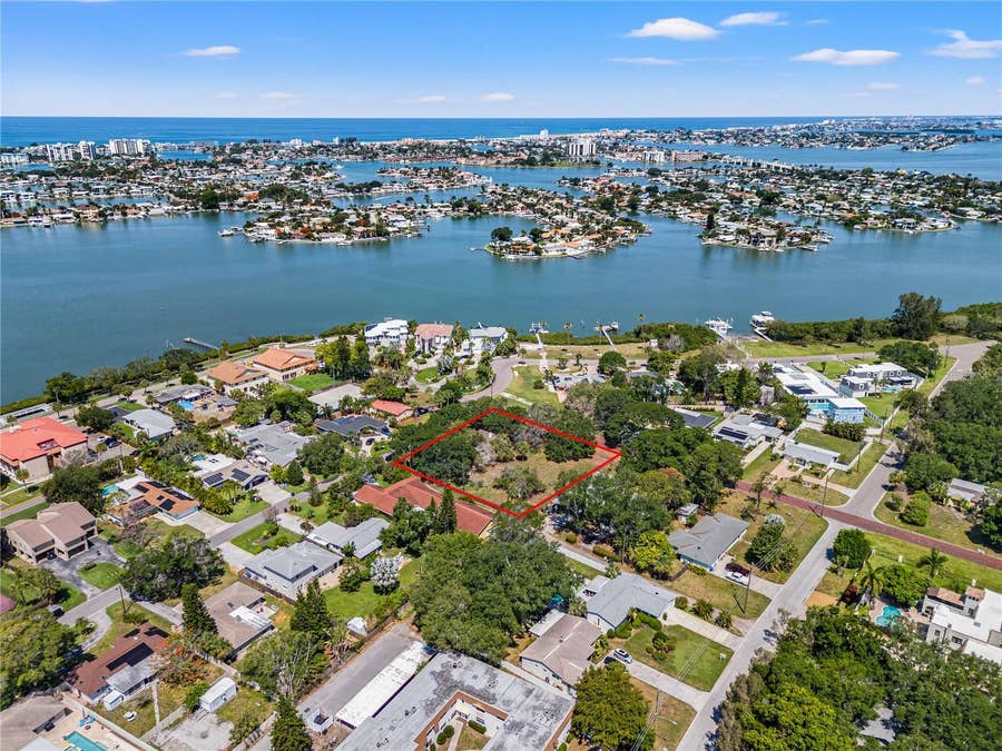 Property photo for 698 VILLAGRANDE AVENUE S, St Petersburg, FL