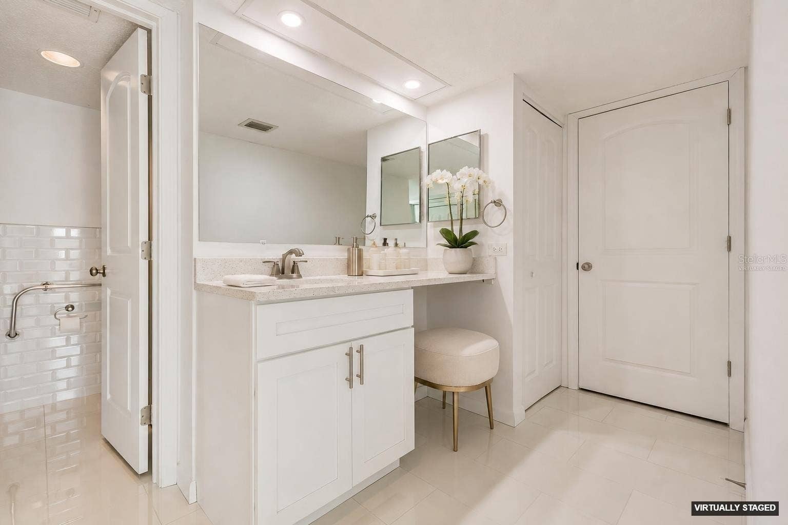 450 TREASURE ISLAND CAUSEWAY, #106, Treasure Island, FL 33706 VIRTUALLY STAGED PRIMARY BATH AREA