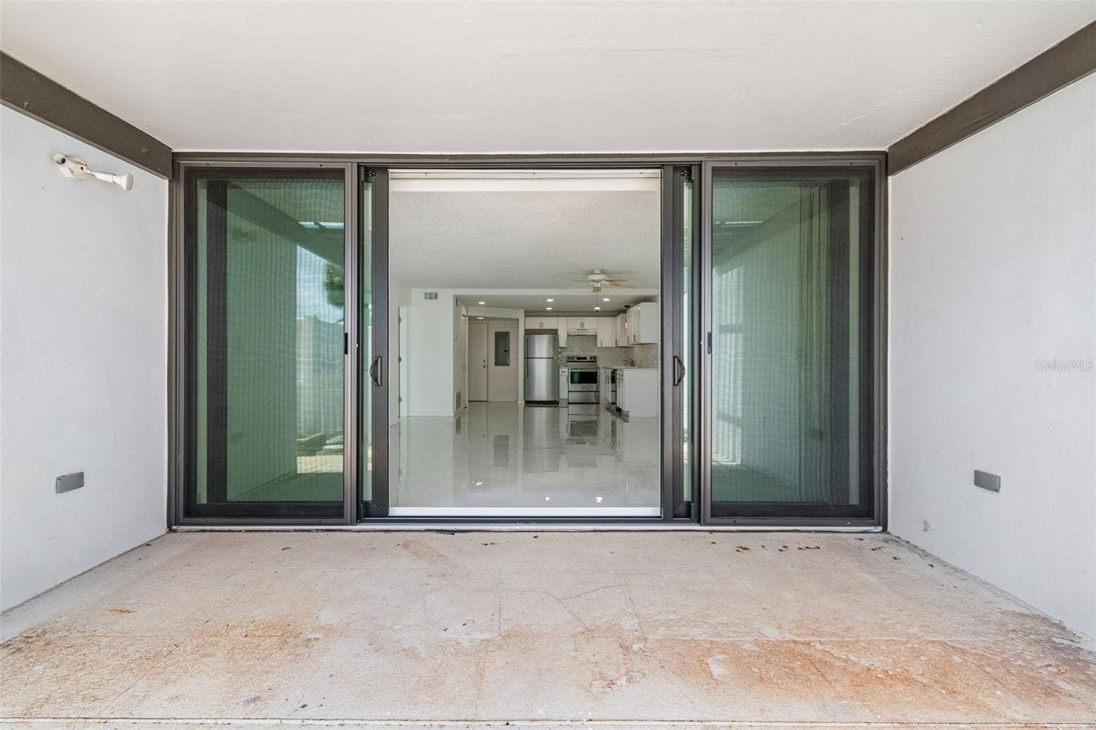 450 TREASURE ISLAND CAUSEWAY, #106, Treasure Island, FL 33706 WITHOUT VIRTUAL STAGING