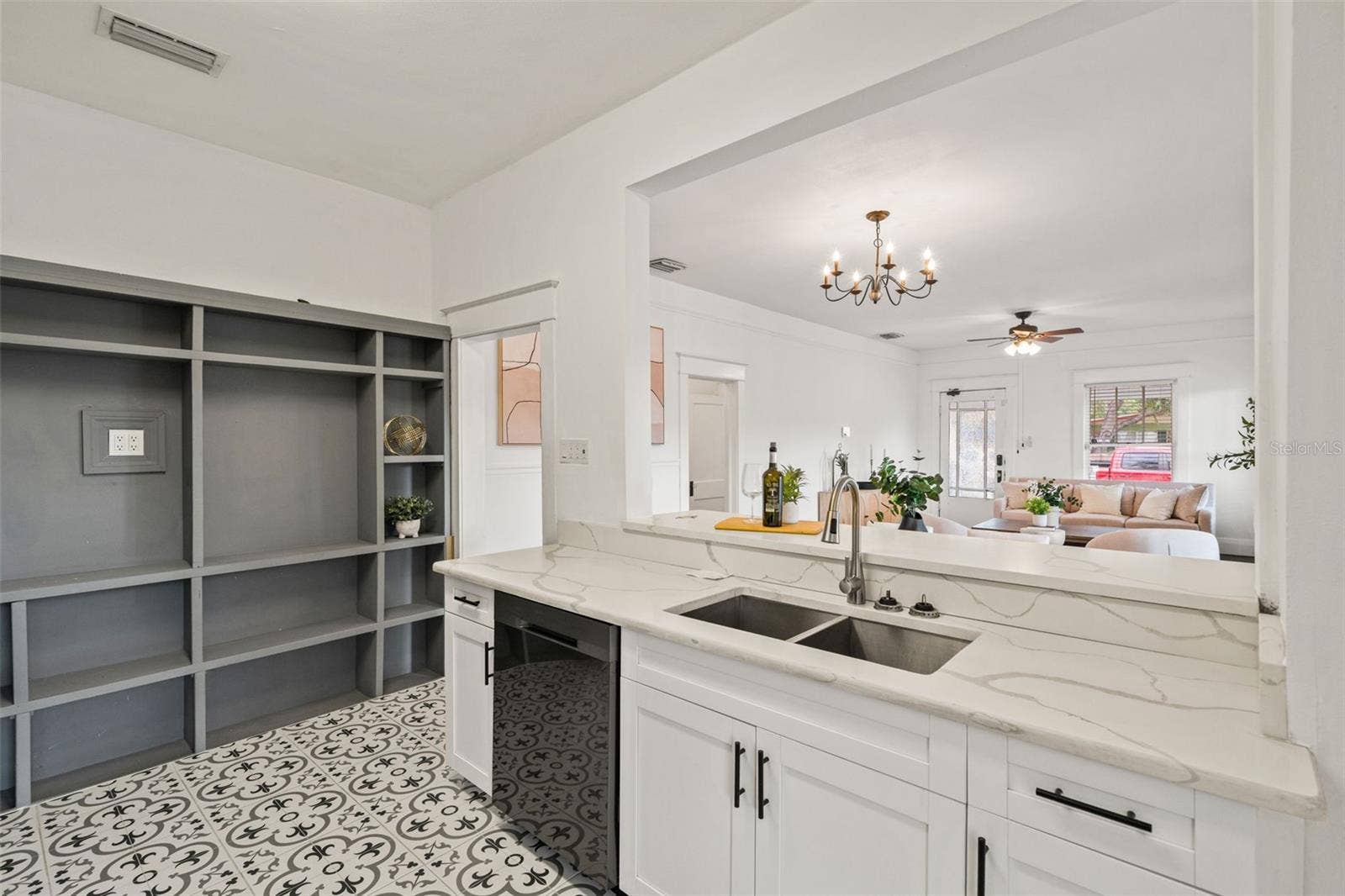 102 W NORTH STREET, Tampa, FL 33604 102 W NORTH STREET, Tampa, FL 33604