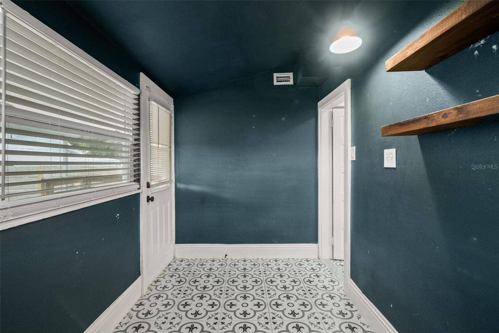 102 W NORTH STREET, Tampa, FL 33604 102 W NORTH STREET, Tampa, FL 33604