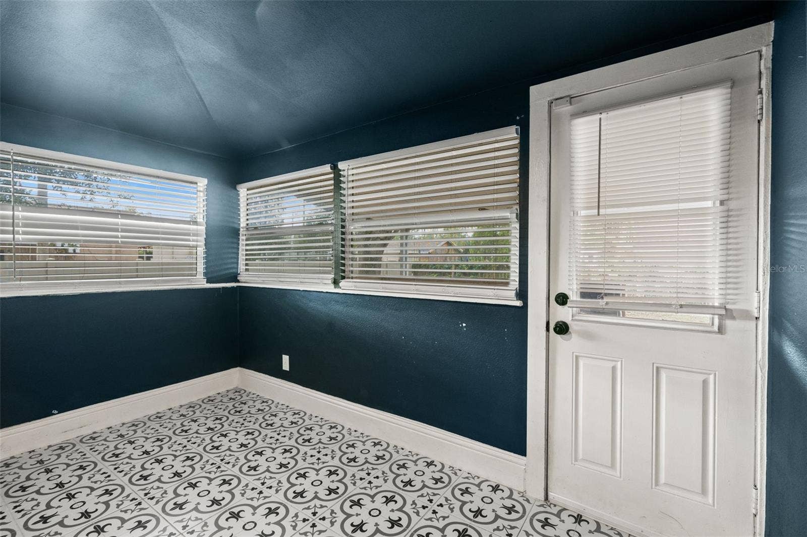 102 W NORTH STREET, Tampa, FL 33604 102 W NORTH STREET, Tampa, FL 33604