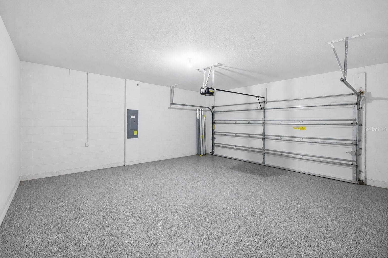 5718 LOS ROBLES COURT, Palmetto, FL 34221 Large 2-Car Garage w/ Epoxied floor