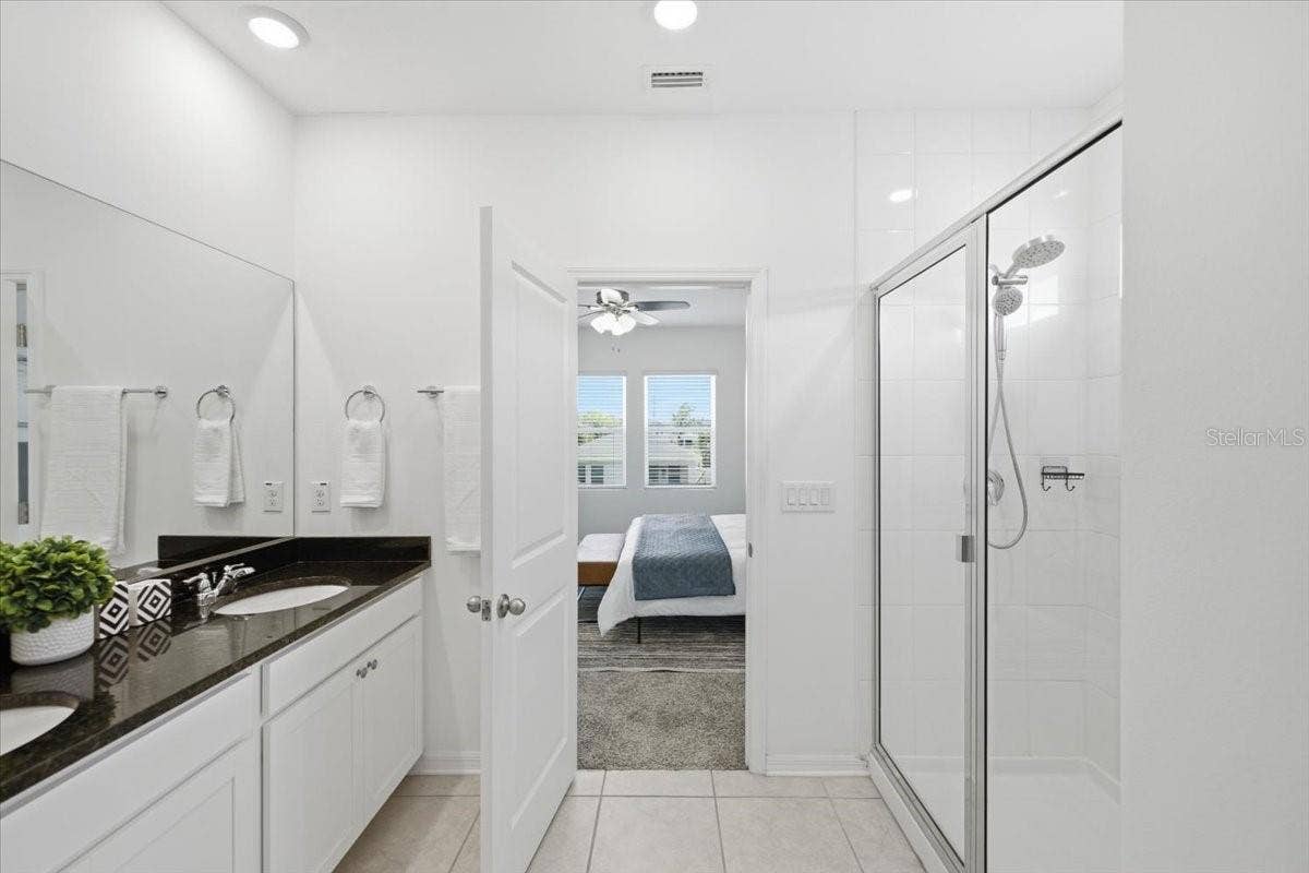 5718 LOS ROBLES COURT, Palmetto, FL 34221 En Suite Primary Bath w/ Walk-In Closet, Large Walk-In Shower, Dual Sinks, & Water Closet