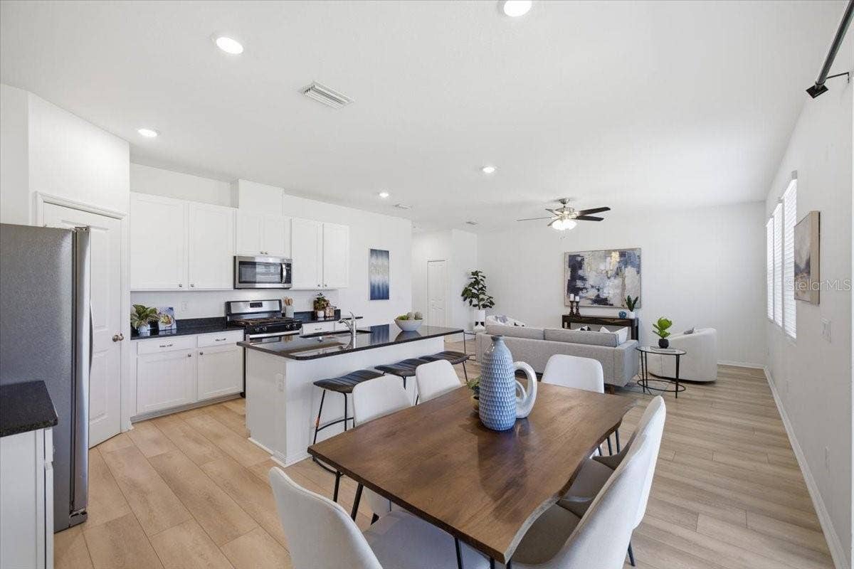 5718 LOS ROBLES COURT, Palmetto, FL 34221 Perfect for Entertaining