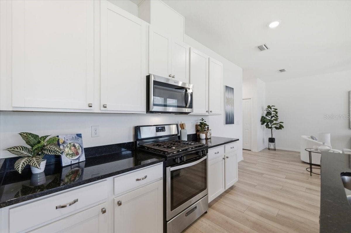 5718 LOS ROBLES COURT, Palmetto, FL 34221 Updated Kitchen