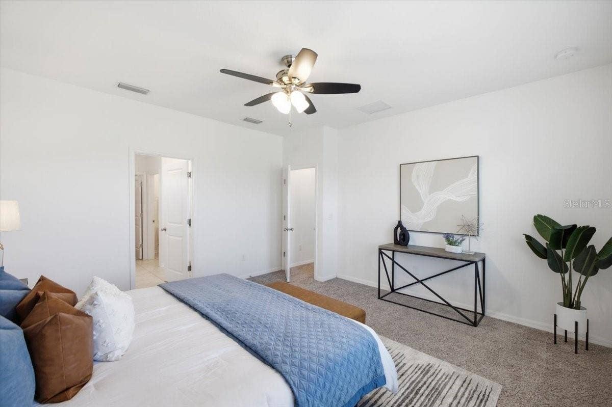5718 LOS ROBLES COURT, Palmetto, FL 34221 Large 13'11" x 14'6" Primary Bedroom