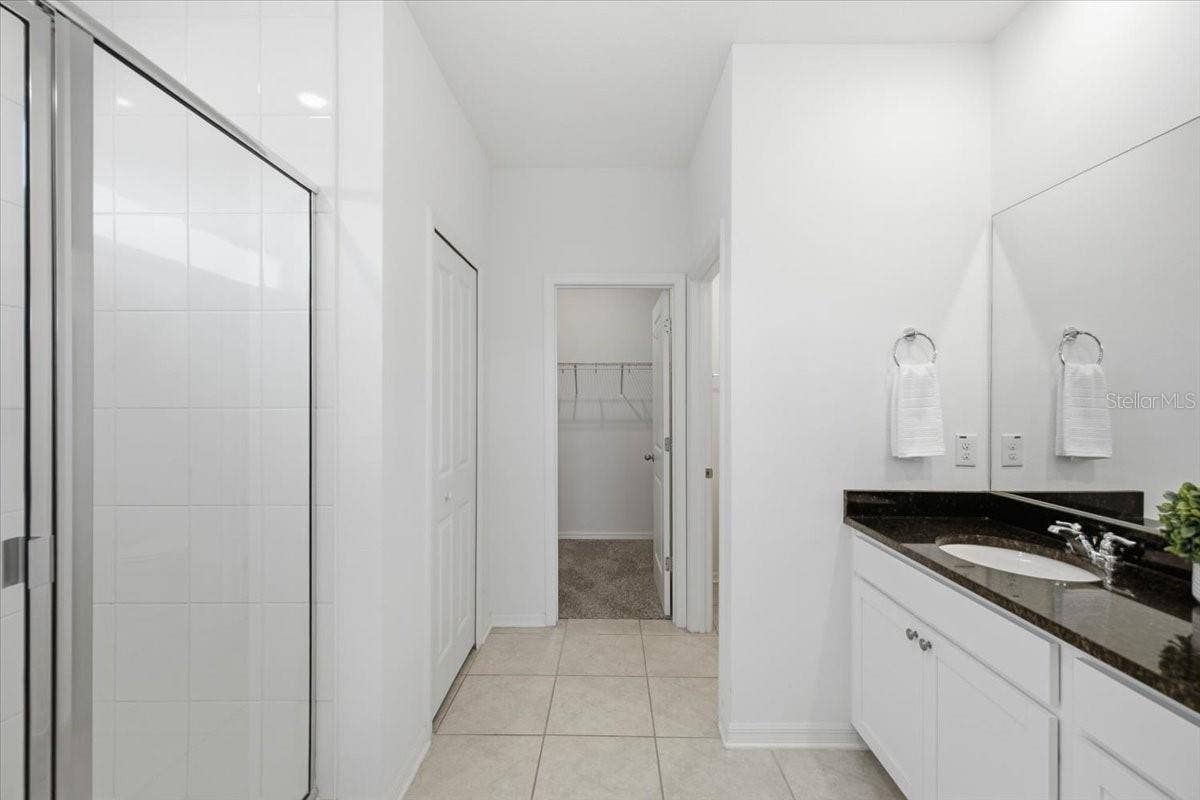 5718 LOS ROBLES COURT, Palmetto, FL 34221 En Suite Primary Bath w/ Walk-In Closet, Large Walk-In Shower, Dual Sinks, & Water Closet