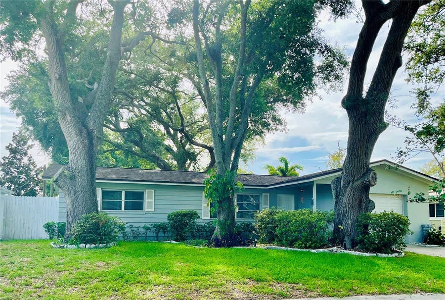 Property photo for 528 E LAKE DRIVE, Largo, FL
