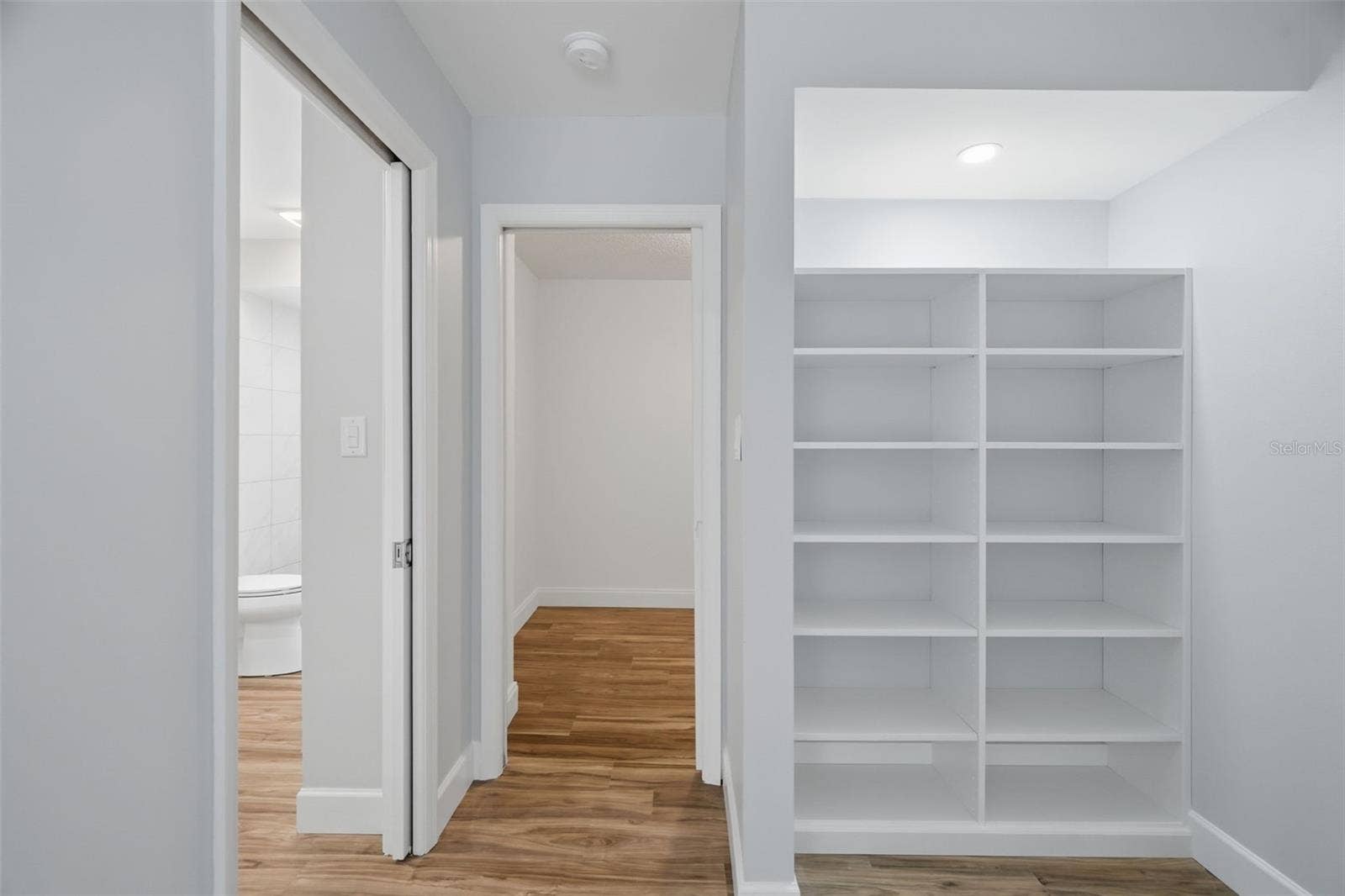 104 NESTLEBRANCH DRIVE, Safety Harbor, FL 34695 Primary Bedroom - built-in shelves
