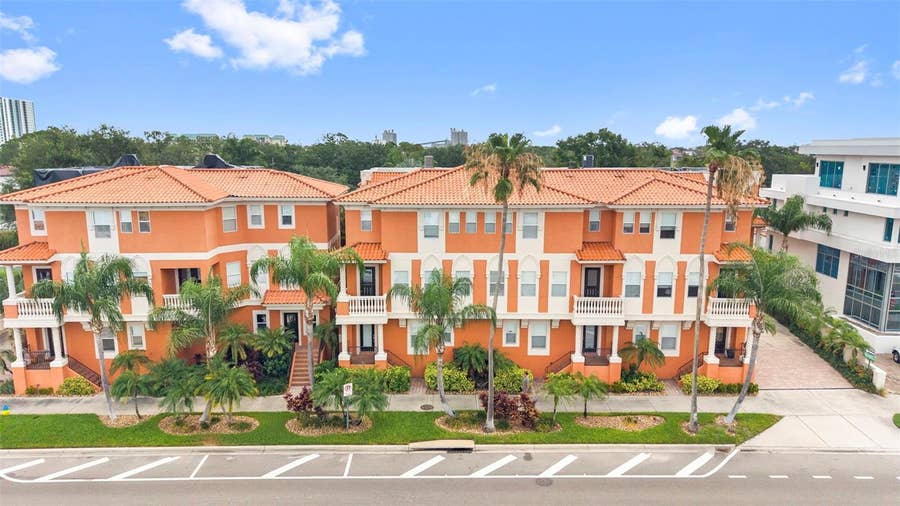 Property photo for 905 VILLA VENICIA WAY, Tampa, FL