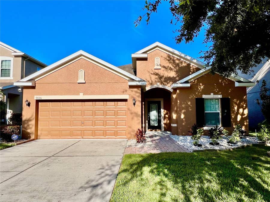 Property photo for 9606 OAK GLADE AVENUE, Tampa, FL