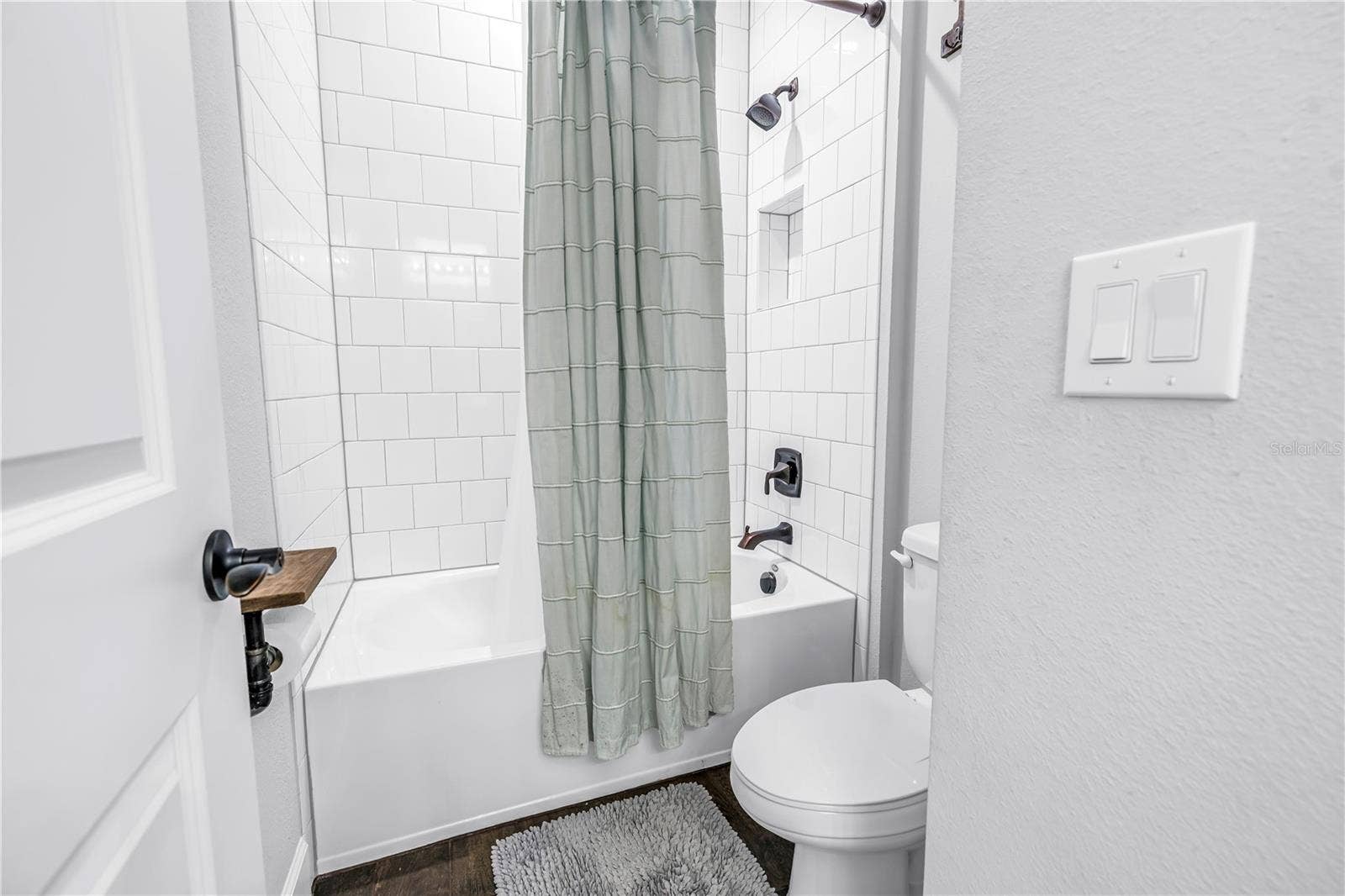 Guest bedroom Jack and Jill bathroom.