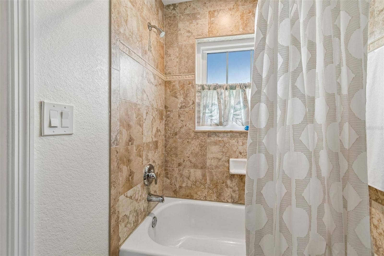 111 91ST AVENUE, Treasure Island, FL 33706 Shower/ tub combo